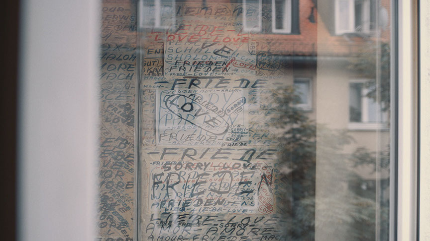 Super Friede Liebe Love | Franz Kastner | Till Cöster| ZDF Kleines Fernsehspiel, Horse and Fruits